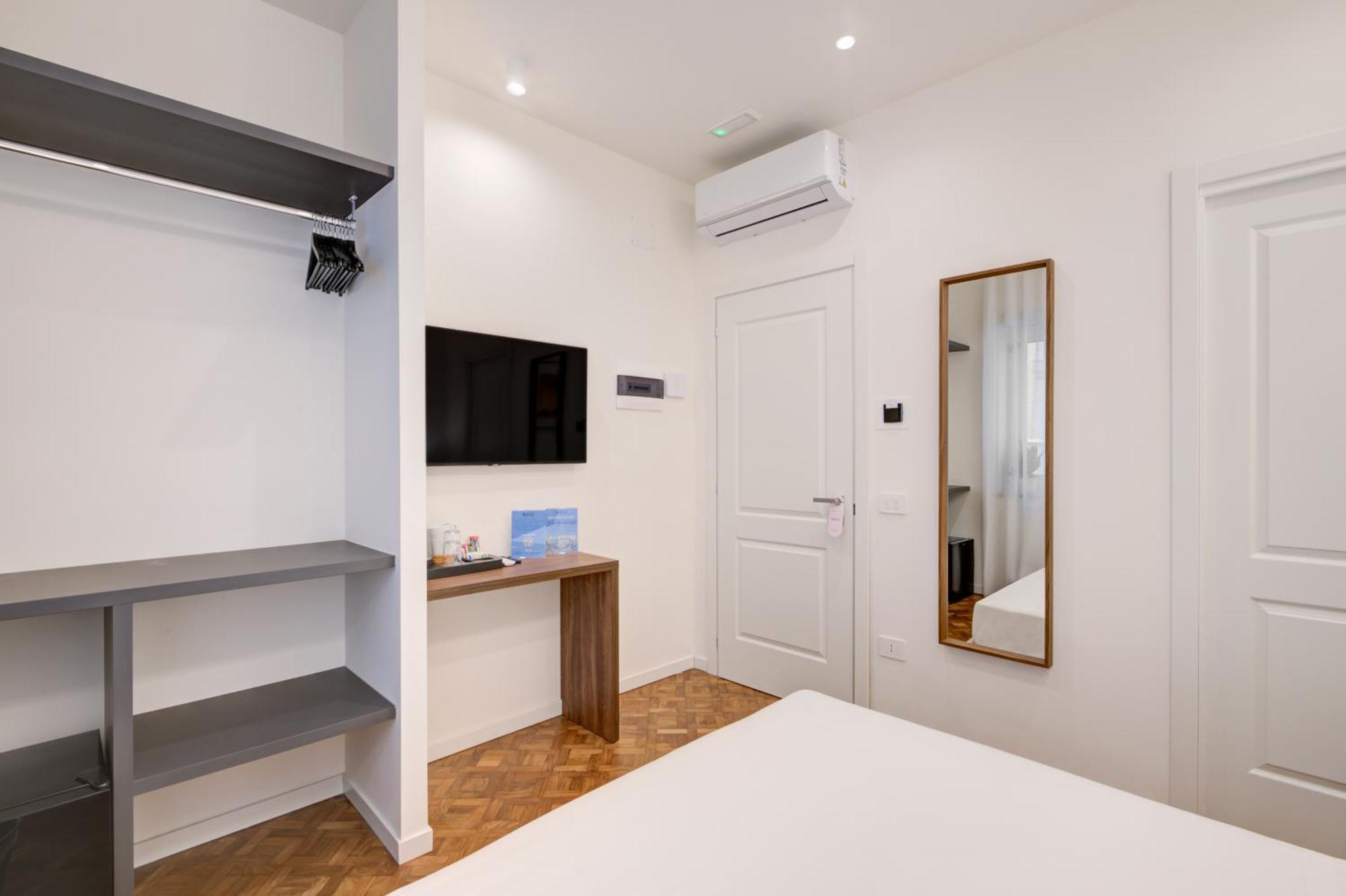 Well Suites - Piazza Dei Martiri Neapel Exterior foto
